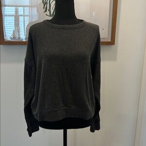B * Famous NYC Crop Sweater XL. Gray and Black ridged.